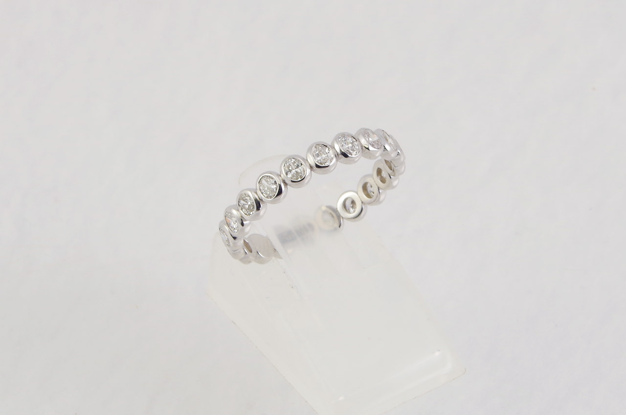 14k White Gold Oval Diamond Ring Side