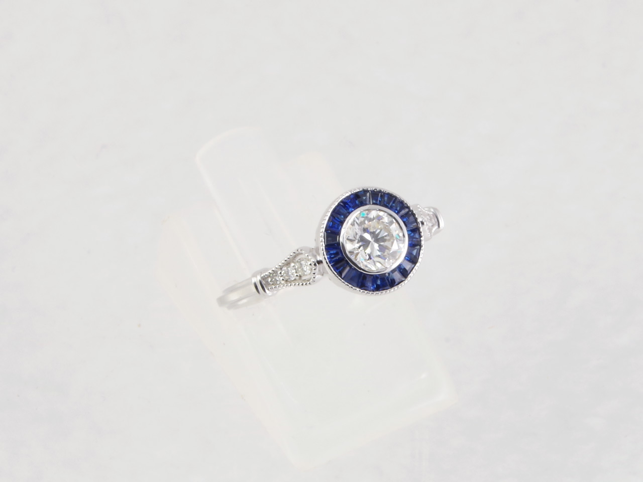 Dianmond & Sapphire Engagement Ring Side