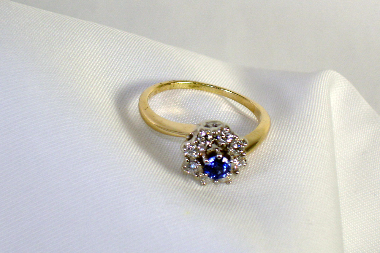 14k Yellow Gold Ceylon Sapphire & Diamond Ring