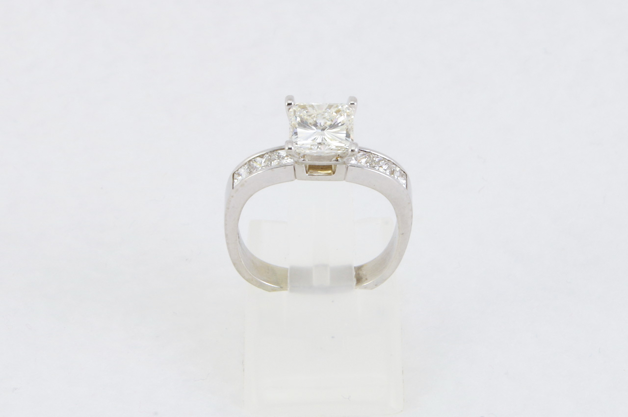 Estate 14k White Gold Diamond Princess Cut Ring Top