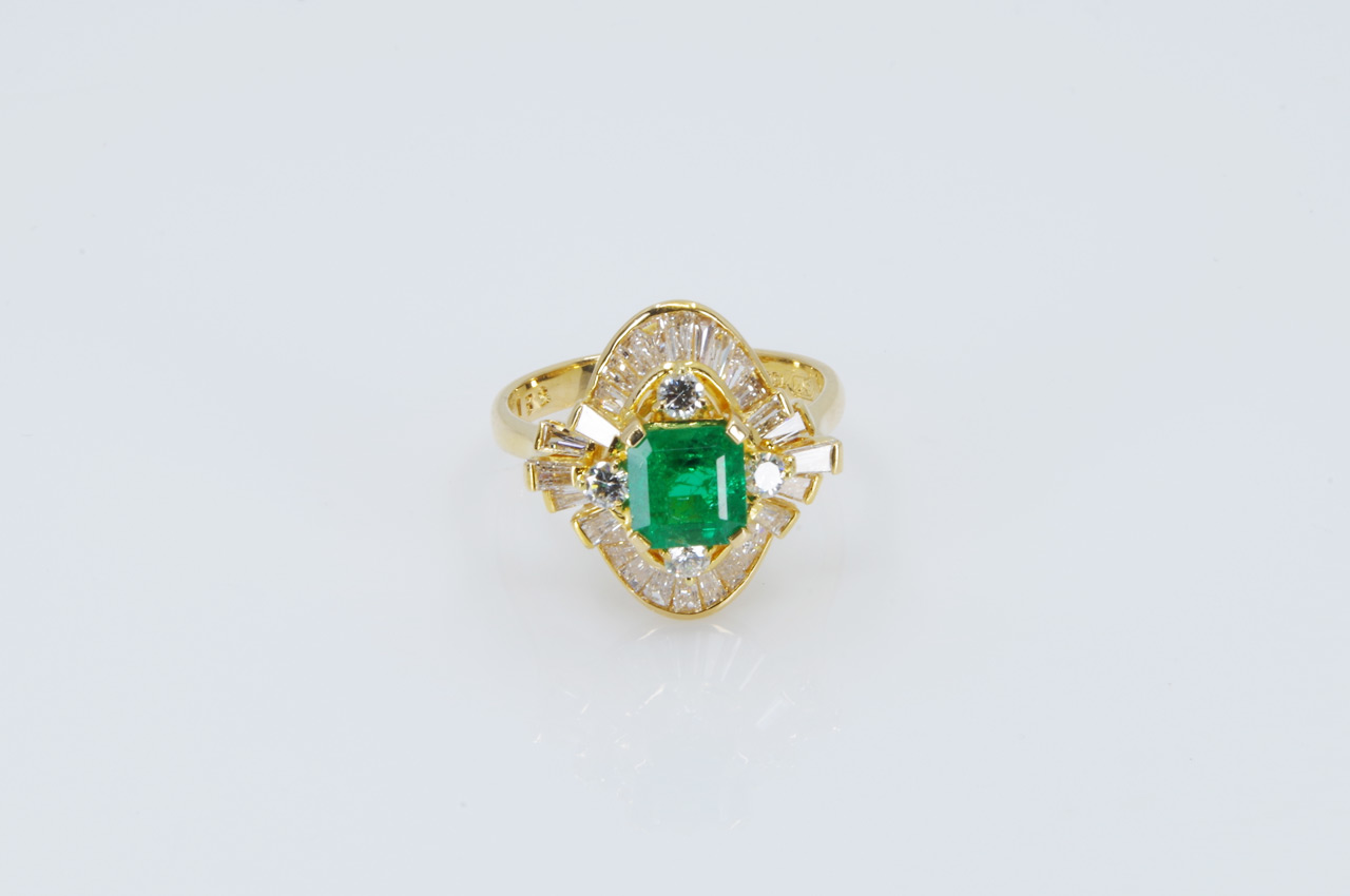 Estate 18k Yellow Gold Emerald & Diamond Crisscross Ring Flat
