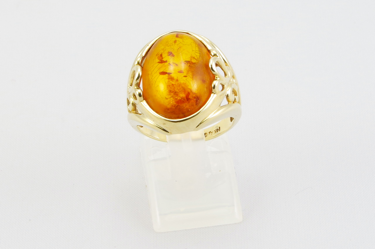 Estate Yellow Gold Amber Ring Top