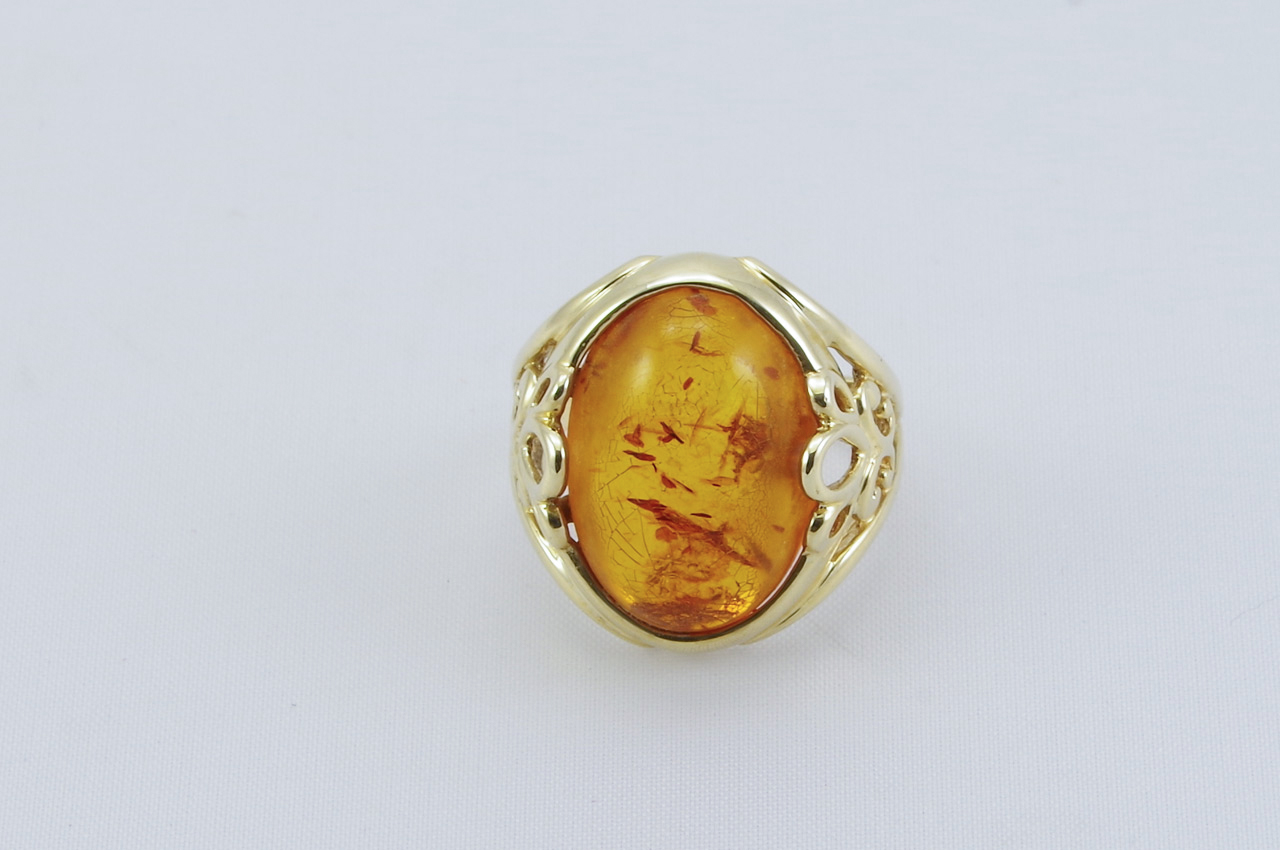 Estate Yellow Gold Amber Ring Laying