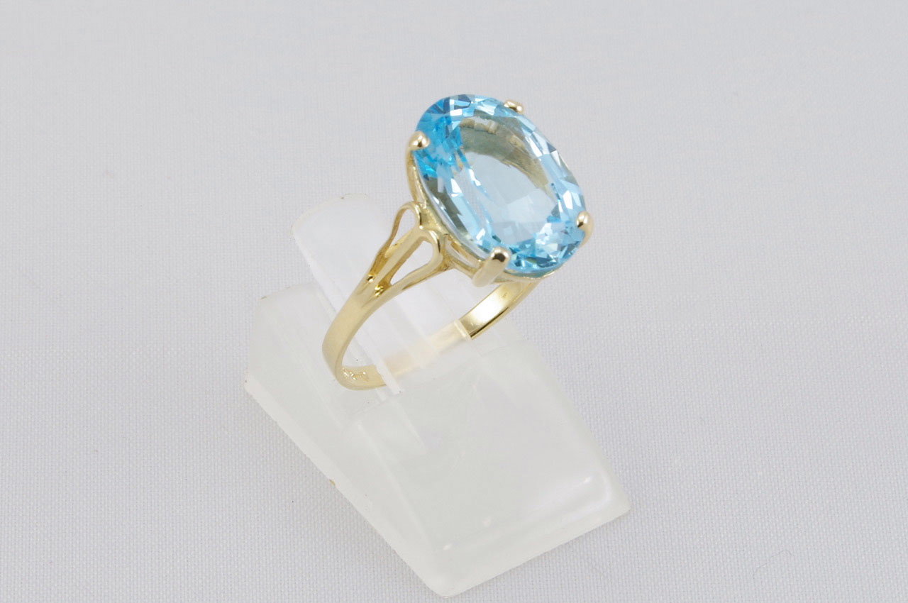 Estate Yellow Gold Blue Topaz Ring Side
