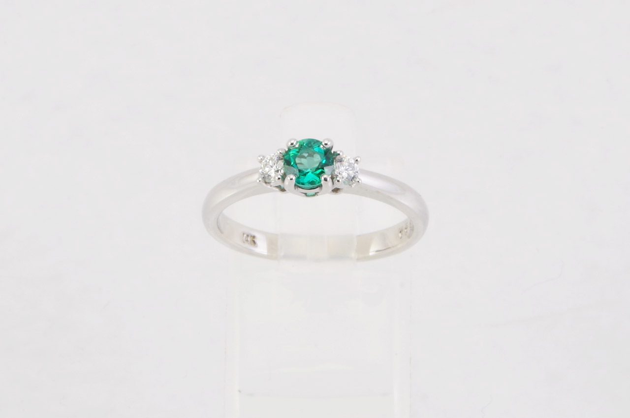14k White Gold Emerald & Diamond Ring Top