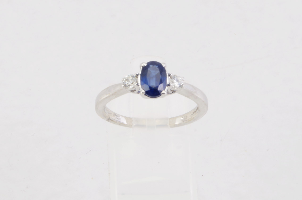 14k White Gold Oval Sapphire & Diamond 3-Stone Ring Top